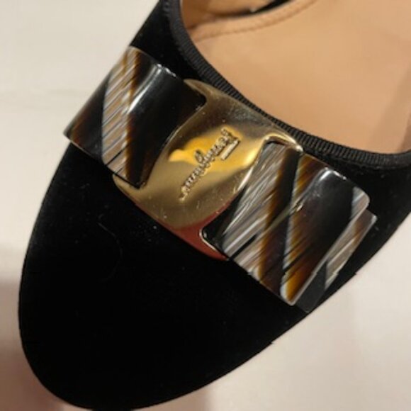 Salvatore Ferragamo Vara Bow Pumps Luxurious Black Velvet Upper 8.5B - Picture 12 of 12